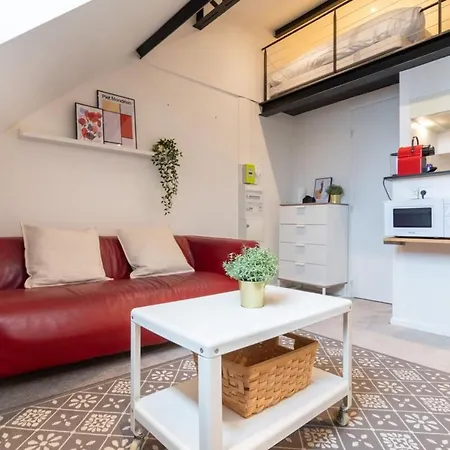 Apartment Center - Superb Studio Ideally Located!