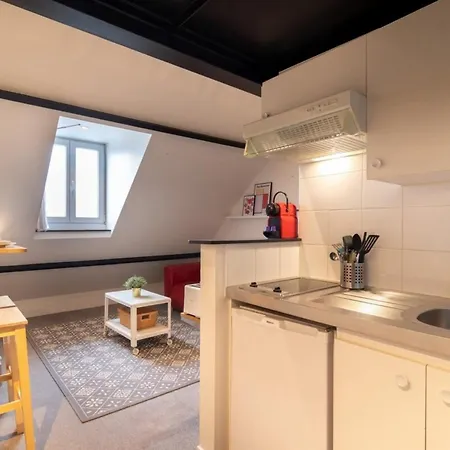 Center - Superb Studio Ideally Located! *